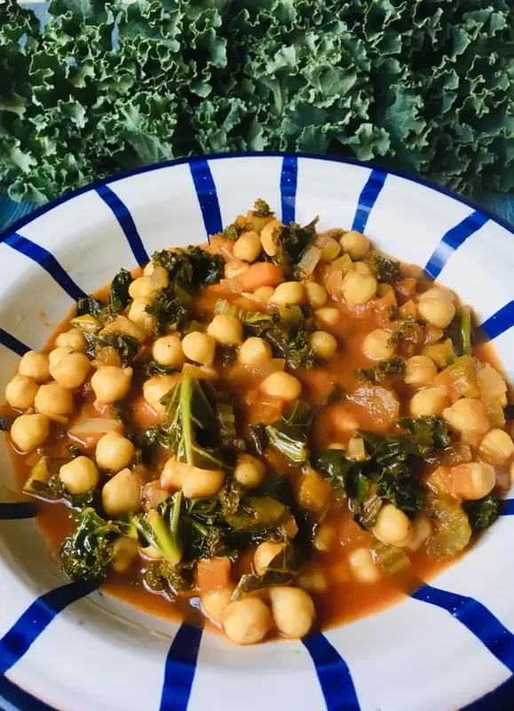 Ragoût vegan de pois chiches et chou kale
